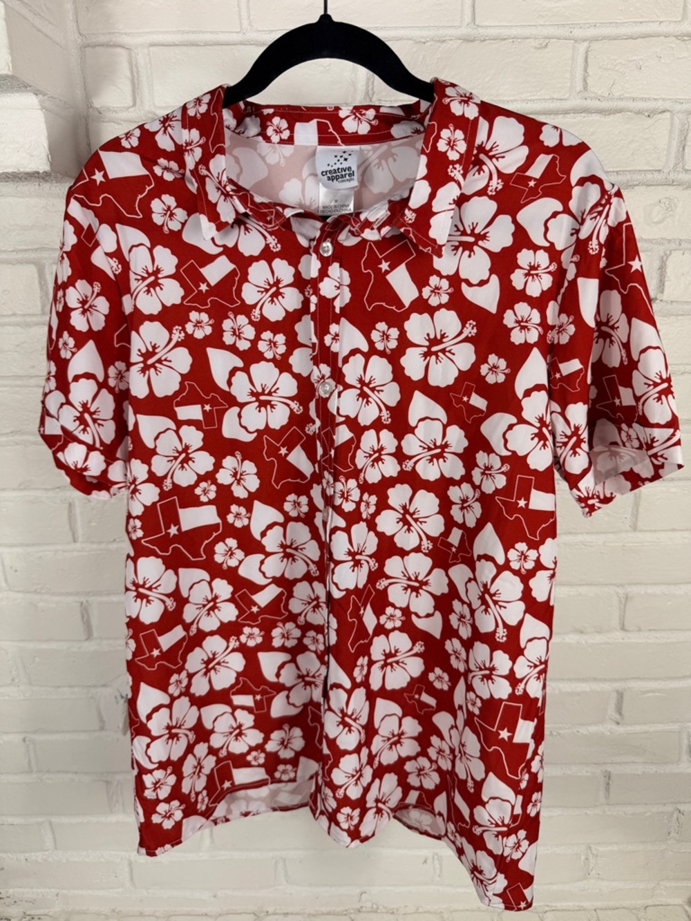 Creative Apparel Texas Hawaiian Shirt Red White Floral Button Up‎ Medium